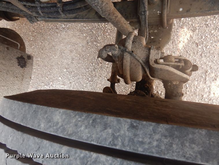 image for item JZ9851 2012 International WorkStar 7400  oil distributor truck