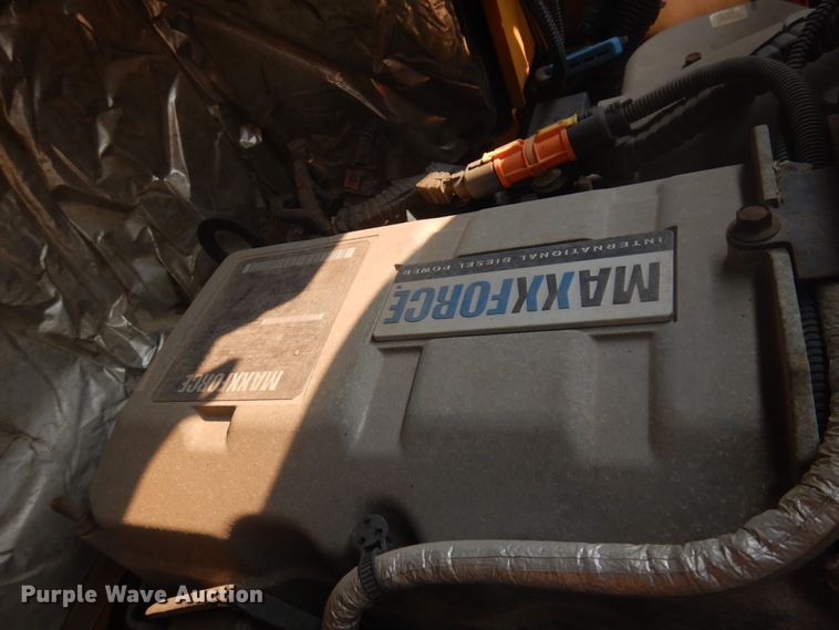 image for item JZ9851 2012 International WorkStar 7400  oil distributor truck