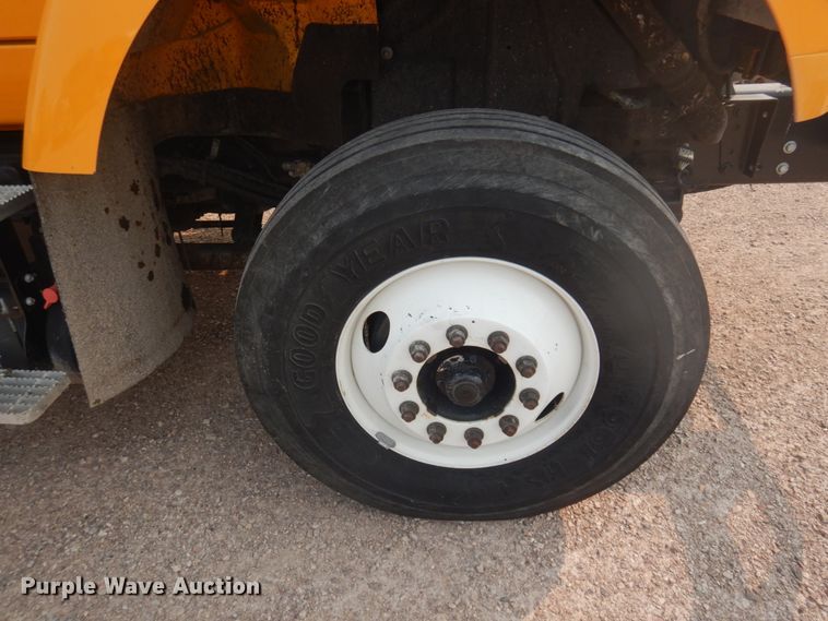 image for item JZ9851 2012 International WorkStar 7400  oil distributor truck