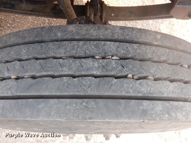 image for item JZ9851 2012 International WorkStar 7400  oil distributor truck