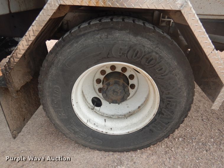 image for item JZ9851 2012 International WorkStar 7400  oil distributor truck