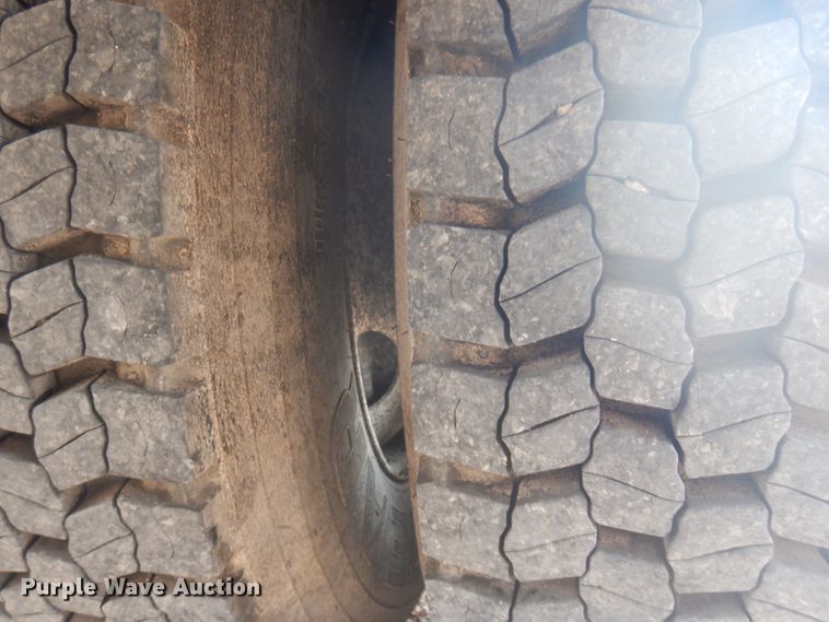 image for item JZ9851 2012 International WorkStar 7400  oil distributor truck