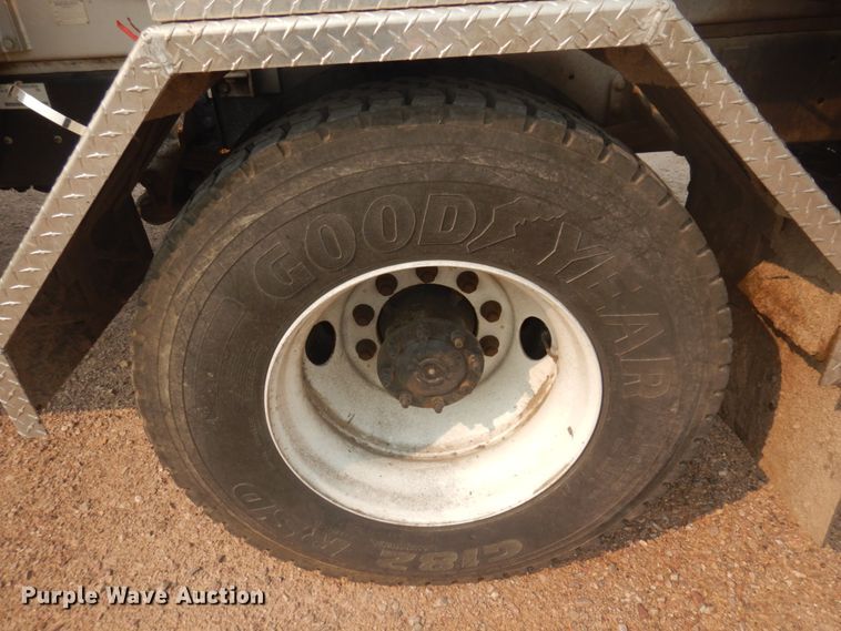 image for item JZ9851 2012 International WorkStar 7400  oil distributor truck