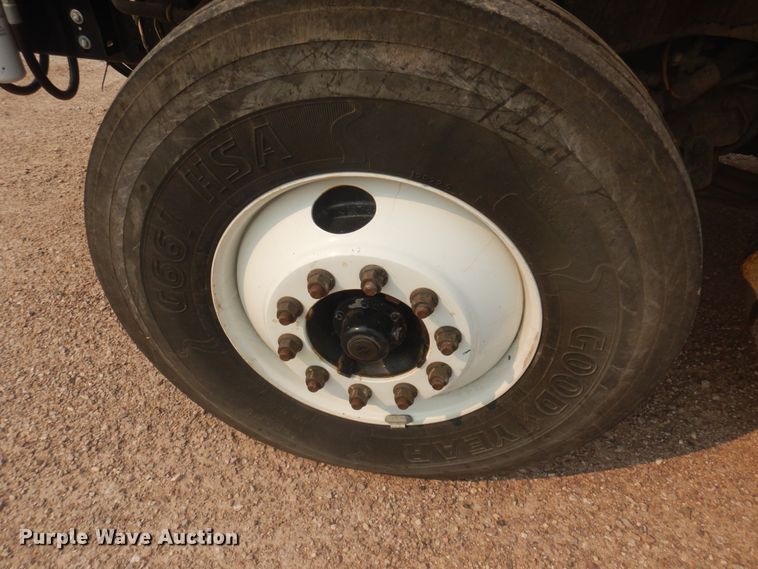 image for item JZ9851 2012 International WorkStar 7400  oil distributor truck