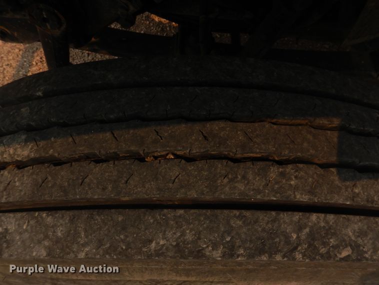 image for item JZ9851 2012 International WorkStar 7400  oil distributor truck