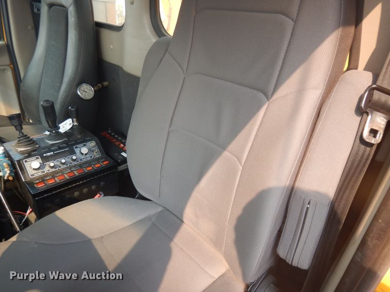 image for item JZ9853 2006 Sterling LT9500  dump truck