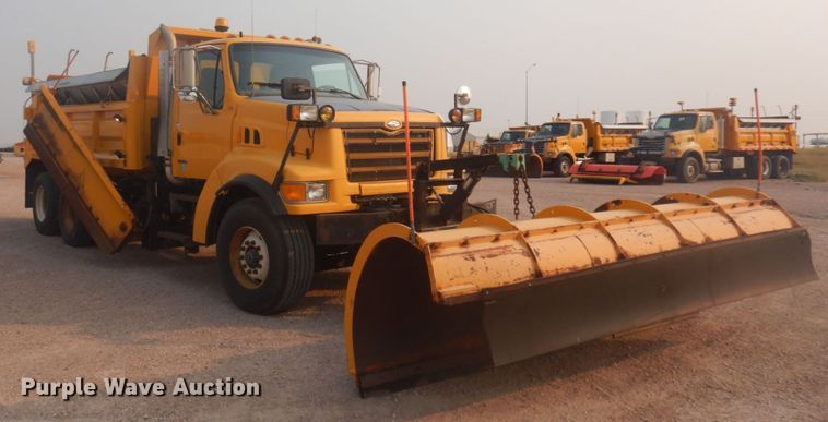 image for item JZ9855 2000 Sterling LT9500  dump truck