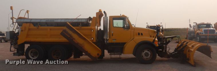 image for item JZ9855 2000 Sterling LT9500  dump truck