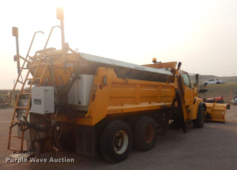 image for item JZ9855 2000 Sterling LT9500  dump truck