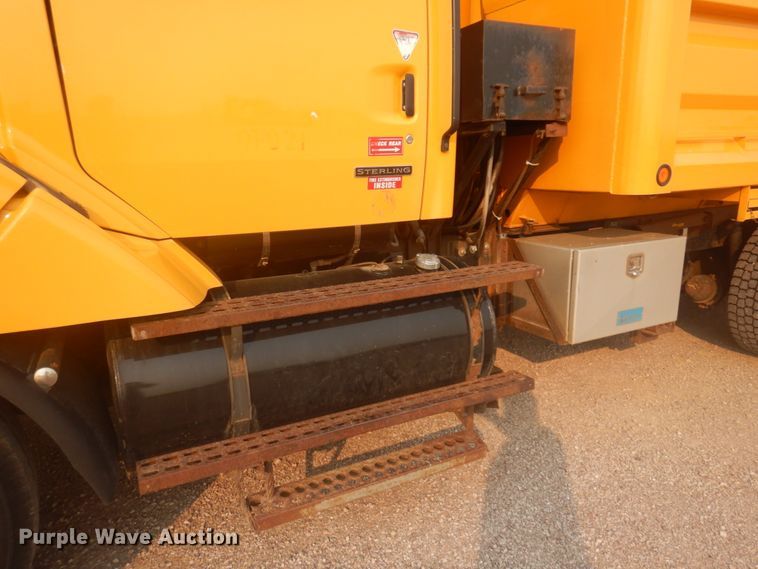 image for item JZ9855 2000 Sterling LT9500  dump truck