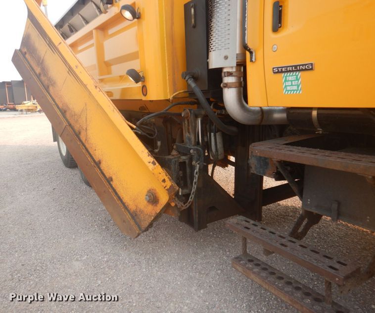 image for item JZ9855 2000 Sterling LT9500  dump truck