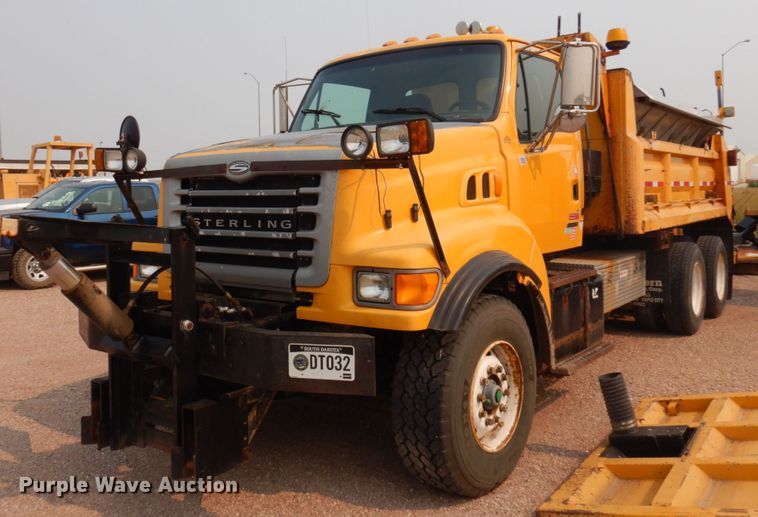 image for item JZ9857 2001 Sterling LT9500  dump truck