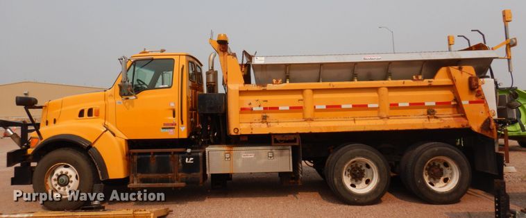 image for item JZ9857 2001 Sterling LT9500  dump truck