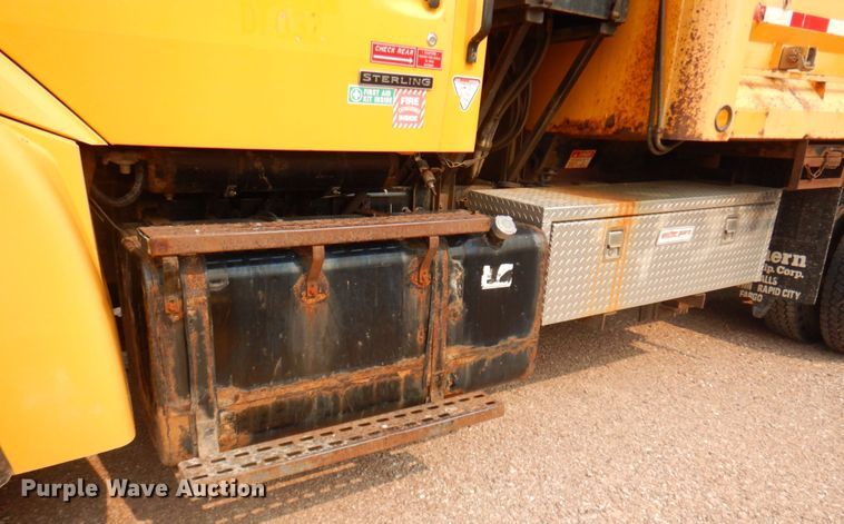 image for item JZ9857 2001 Sterling LT9500  dump truck