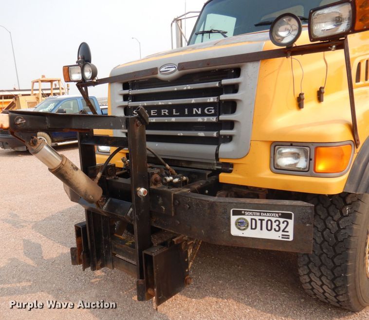 image for item JZ9857 2001 Sterling LT9500  dump truck