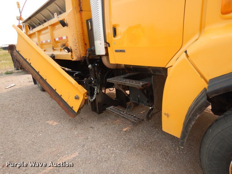 image for item JZ9857 2001 Sterling LT9500  dump truck
