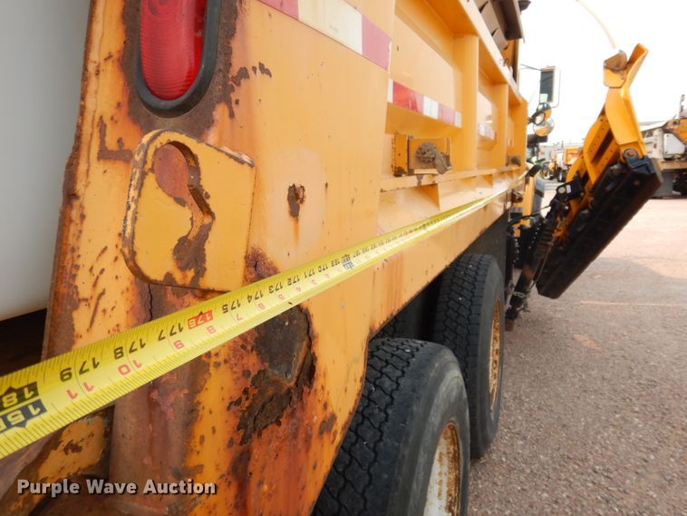 image for item JZ9857 2001 Sterling LT9500  dump truck