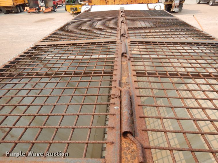 image for item JZ9857 2001 Sterling LT9500  dump truck