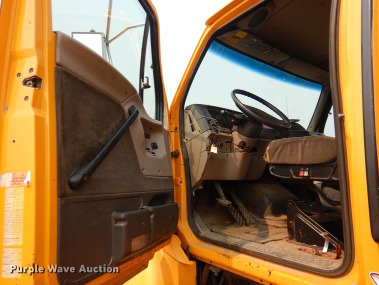 image for item JZ9857 2001 Sterling LT9500  dump truck