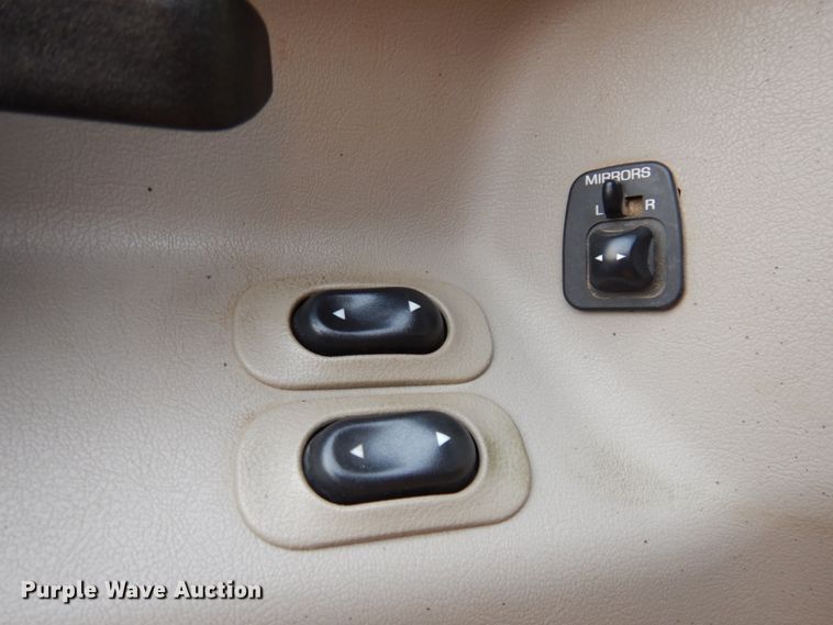 image for item JZ9857 2001 Sterling LT9500  dump truck