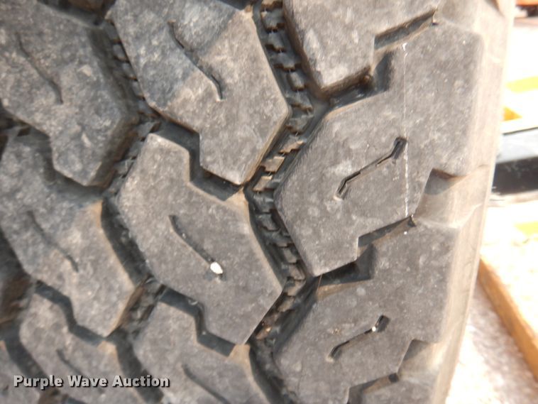 image for item JZ9857 2001 Sterling LT9500  dump truck