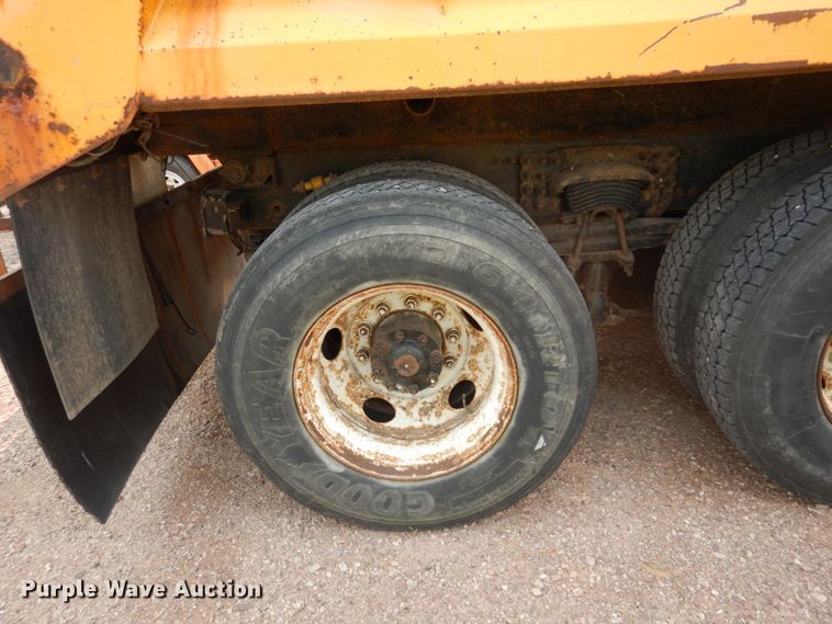 image for item JZ9857 2001 Sterling LT9500  dump truck