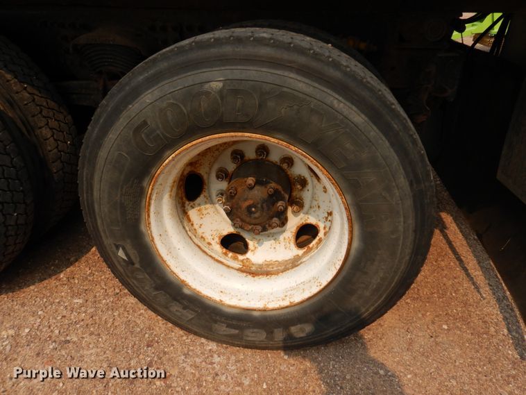 image for item JZ9857 2001 Sterling LT9500  dump truck