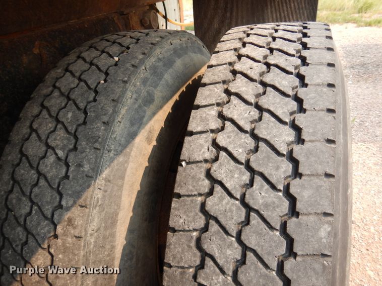 image for item JZ9857 2001 Sterling LT9500  dump truck