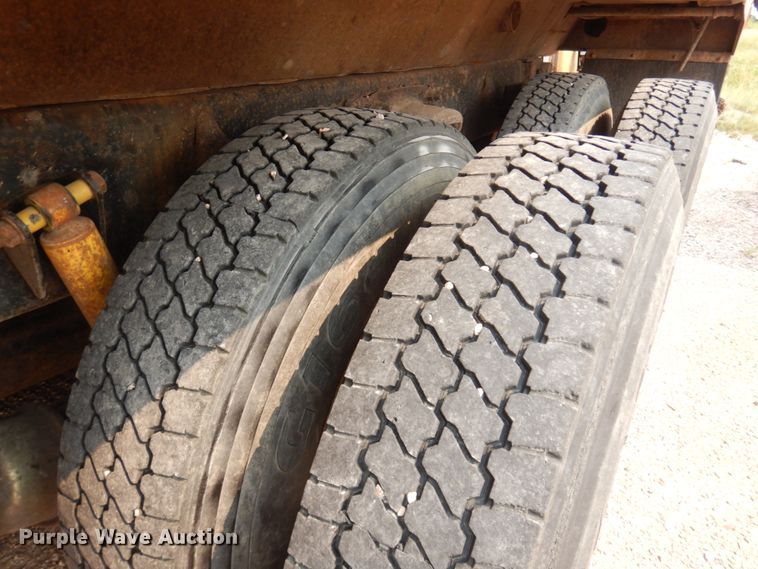 image for item JZ9857 2001 Sterling LT9500  dump truck