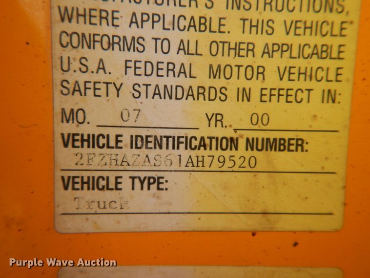 image for item JZ9857 2001 Sterling LT9500  dump truck