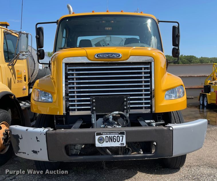 image for item KU9257 2011 Freightliner Business Class M2  oil distributor truck