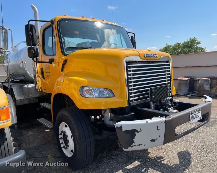 image for item KU9257 2011 Freightliner Business Class M2  oil distributor truck