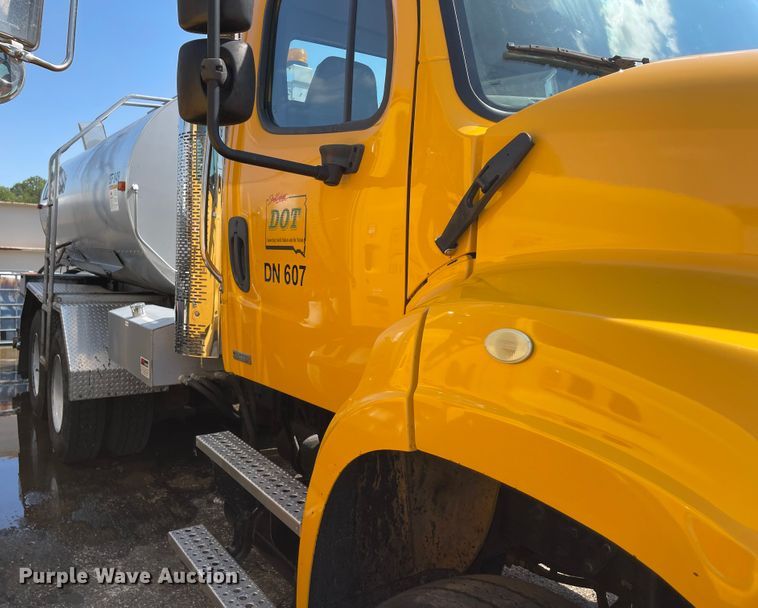 image for item KU9257 2011 Freightliner Business Class M2  oil distributor truck