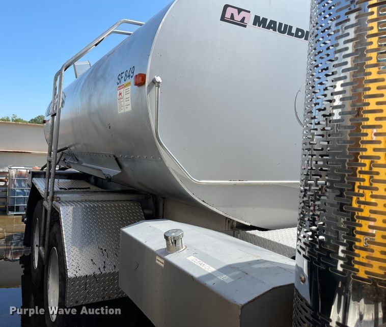 image for item KU9257 2011 Freightliner Business Class M2  oil distributor truck