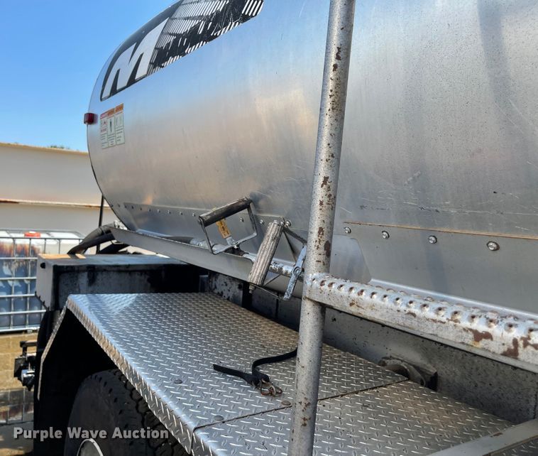 image for item KU9257 2011 Freightliner Business Class M2  oil distributor truck