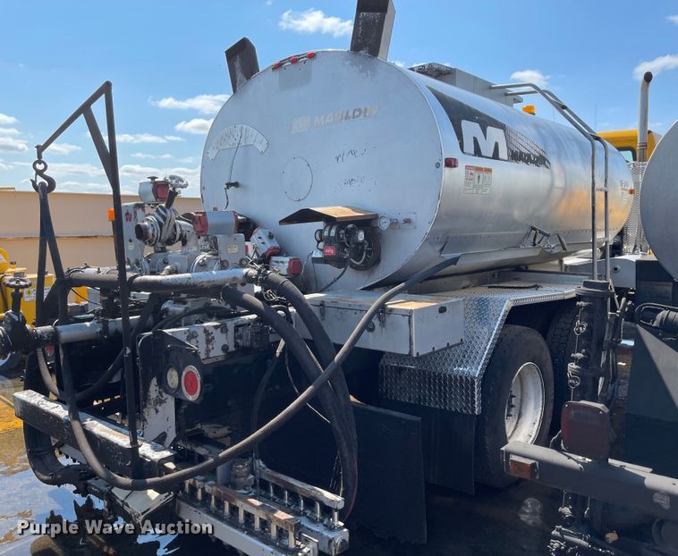 image for item KU9257 2011 Freightliner Business Class M2  oil distributor truck