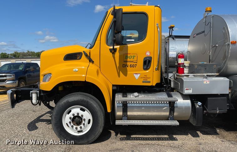 image for item KU9257 2011 Freightliner Business Class M2  oil distributor truck