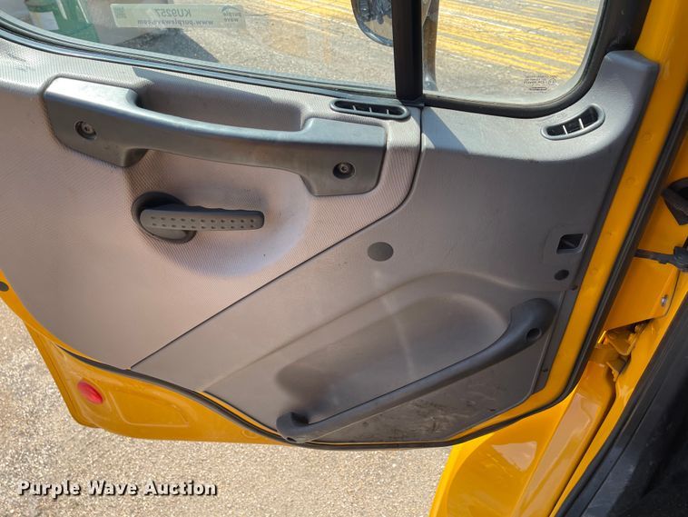 image for item KU9257 2011 Freightliner Business Class M2  oil distributor truck