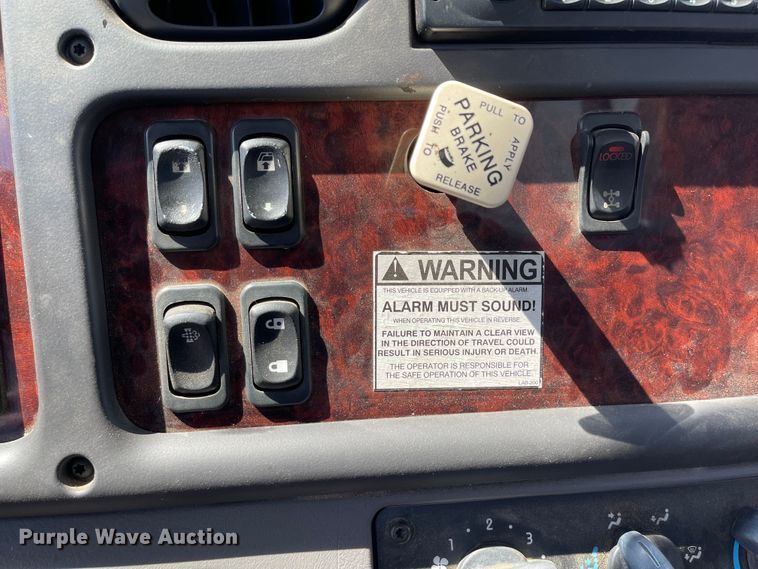 image for item KU9257 2011 Freightliner Business Class M2  oil distributor truck