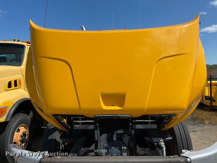 image for item KU9257 2011 Freightliner Business Class M2  oil distributor truck