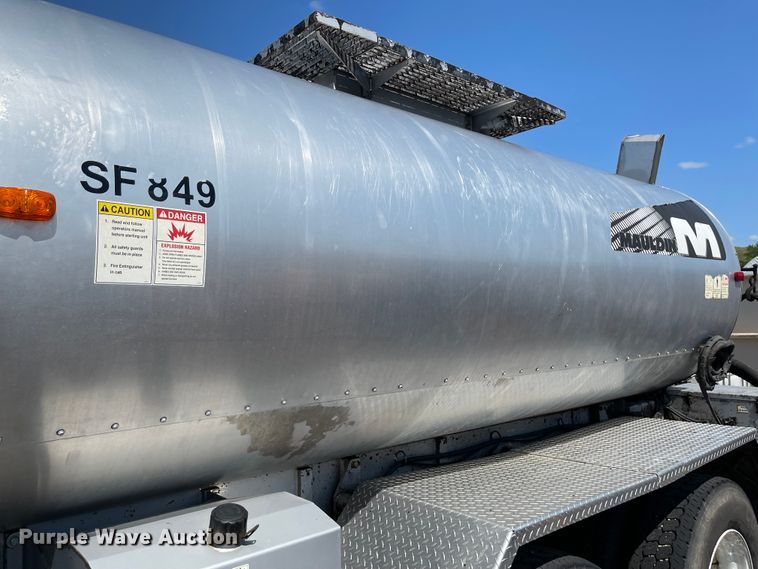 image for item KU9257 2011 Freightliner Business Class M2  oil distributor truck