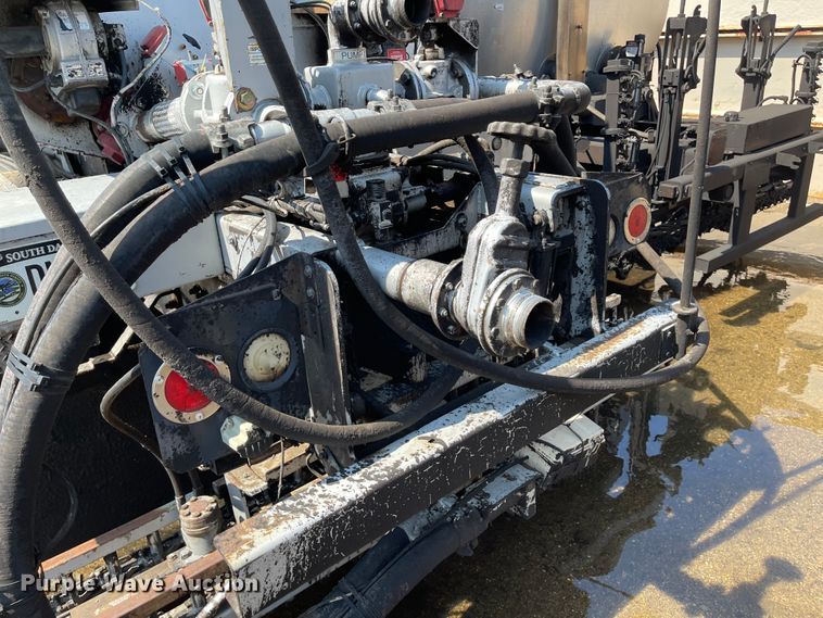 image for item KU9257 2011 Freightliner Business Class M2  oil distributor truck