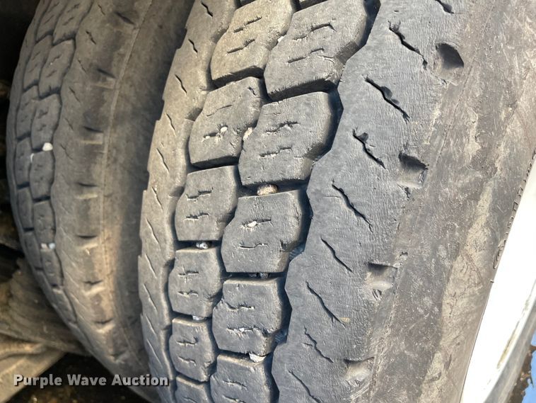 image for item KU9257 2011 Freightliner Business Class M2  oil distributor truck