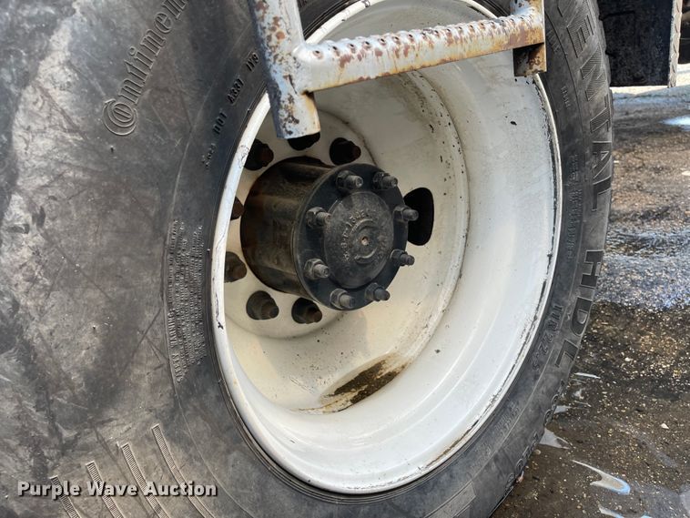 image for item KU9257 2011 Freightliner Business Class M2  oil distributor truck