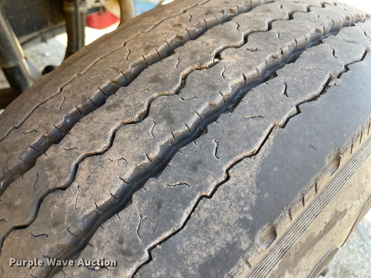 image for item KU9257 2011 Freightliner Business Class M2  oil distributor truck