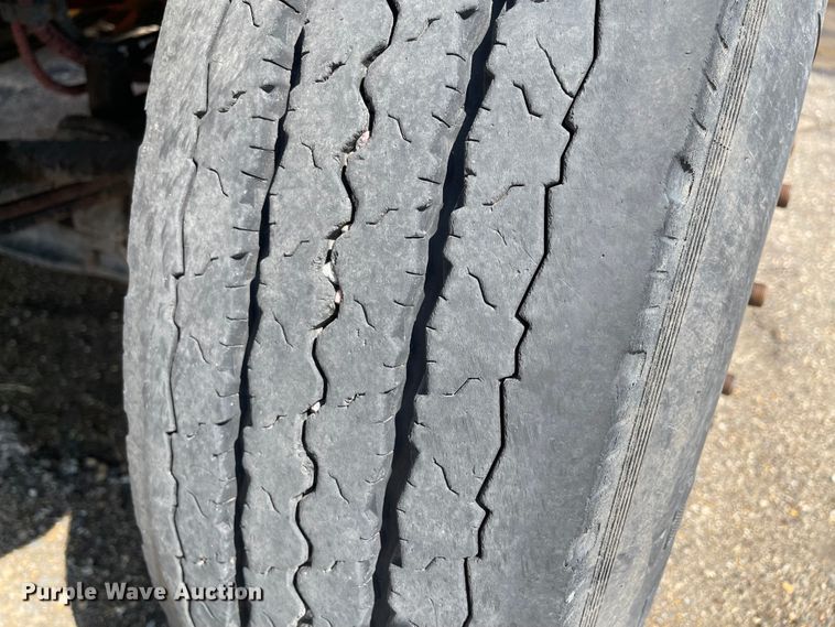 image for item KU9257 2011 Freightliner Business Class M2  oil distributor truck