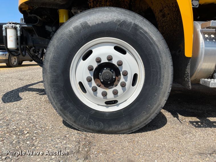 image for item KU9257 2011 Freightliner Business Class M2  oil distributor truck