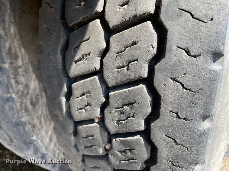 image for item KU9257 2011 Freightliner Business Class M2  oil distributor truck