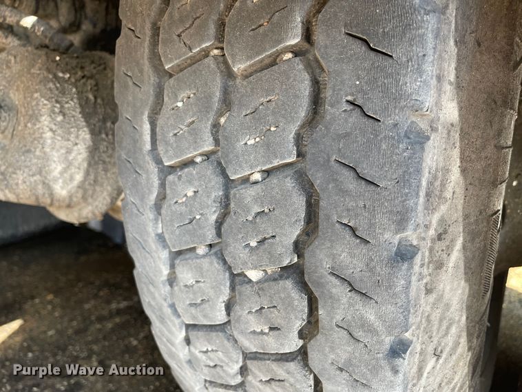 image for item KU9257 2011 Freightliner Business Class M2  oil distributor truck