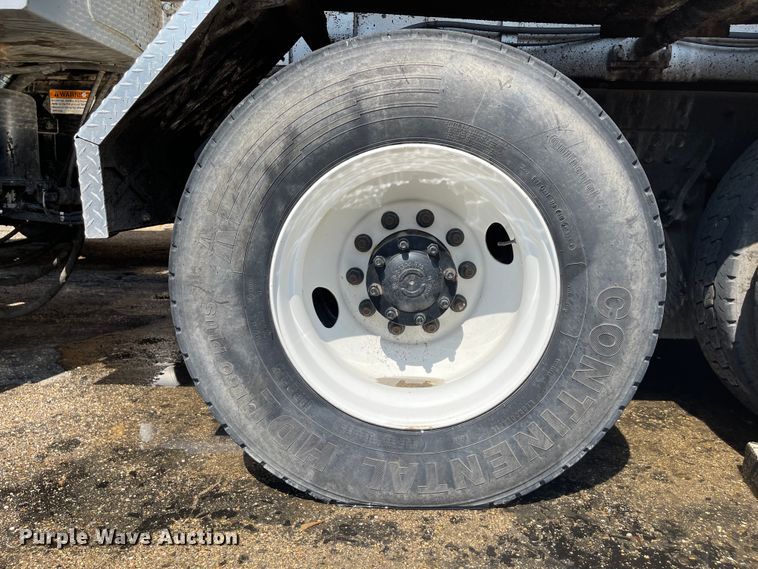 image for item KU9257 2011 Freightliner Business Class M2  oil distributor truck